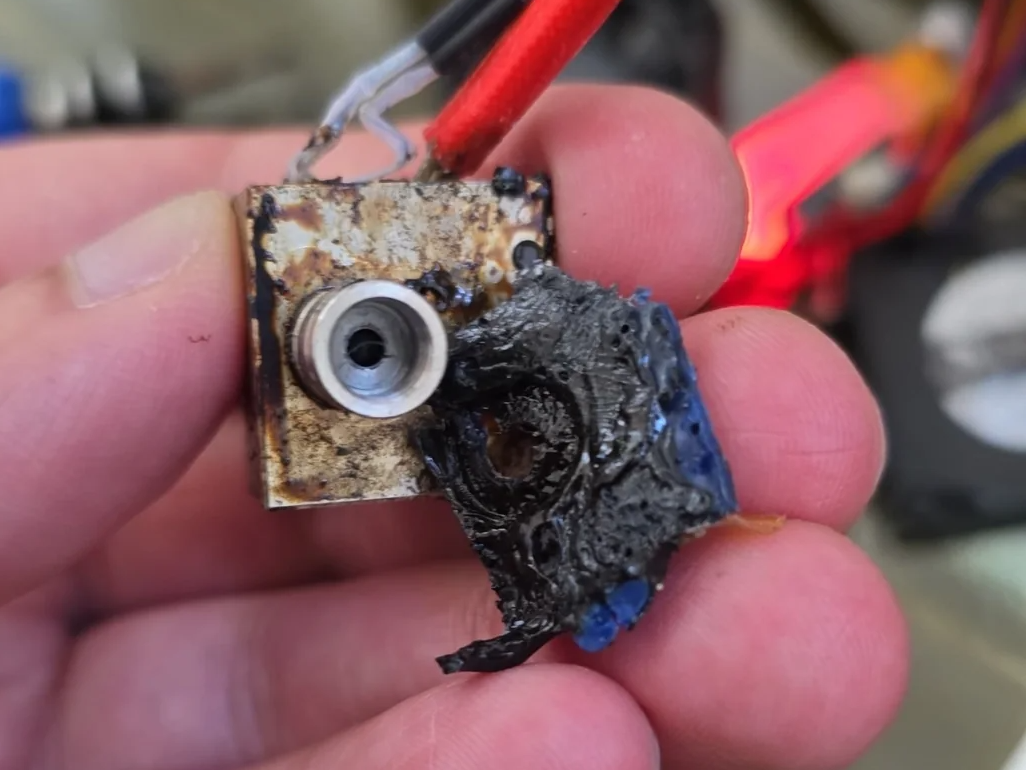 Ender 3 Hotend leaking filament from the heatbreak